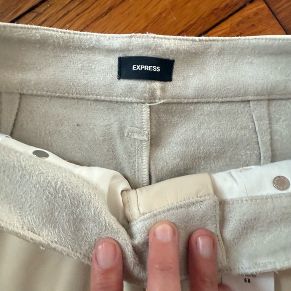 Express High Waisted Faux Leather Wide Leg Cargo Pants - Super soft - 4 - Picture 4 of 5